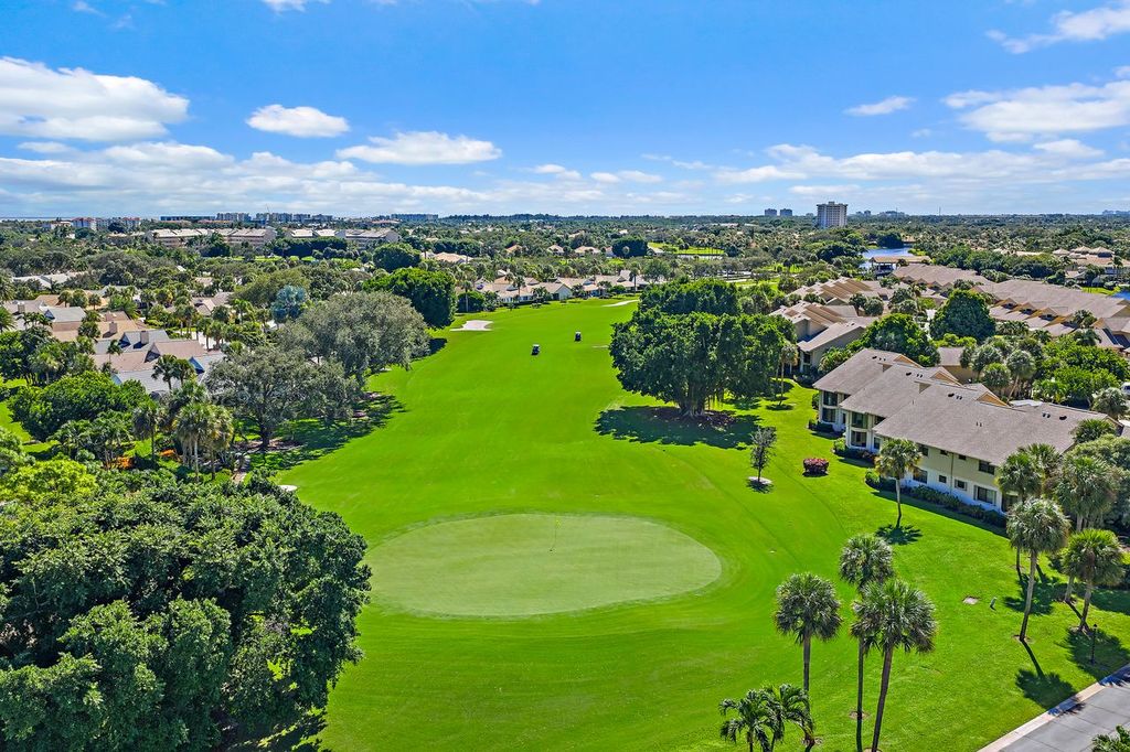 Palm lined walking paths in Jonathan's Landing