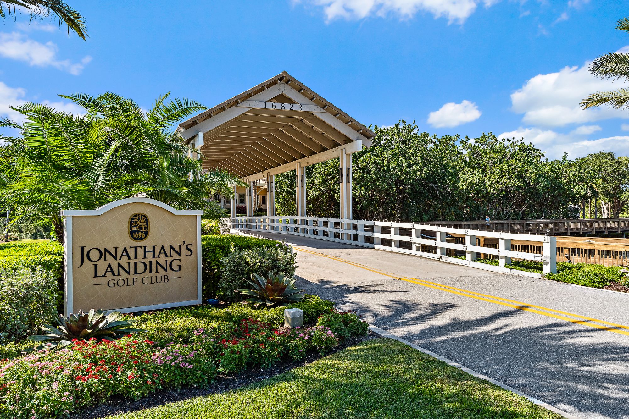 Golf and waterfront living at Jonathan's Landing in Jupiter Florida