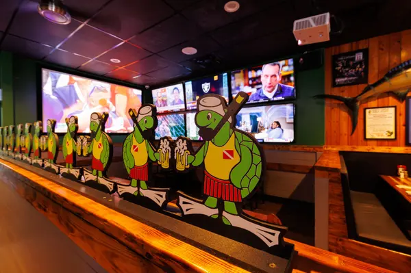 feature image of The 3 Best Sports Bars in Jupiter, FL to Watch Football This Season