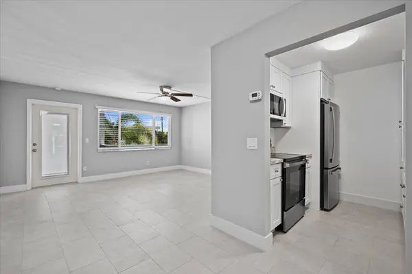 131 Doolen CT #207, North Palm Beach, FL 33408