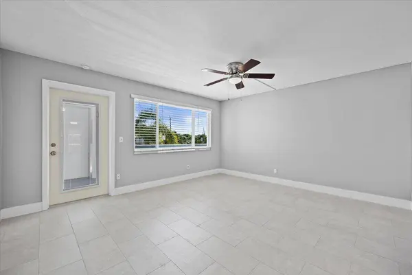 131 Doolen CT #207, North Palm Beach, FL 33408