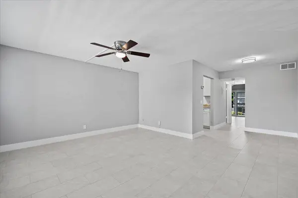 131 Doolen CT #207, North Palm Beach, FL 33408
