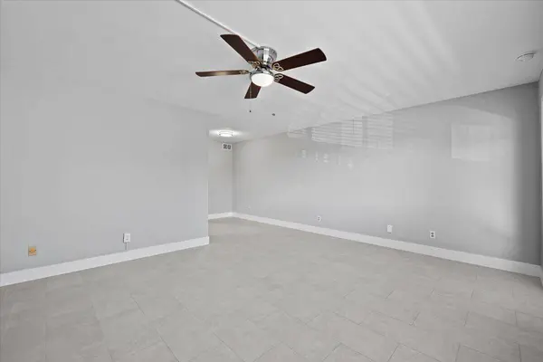 131 Doolen CT #207, North Palm Beach, FL 33408