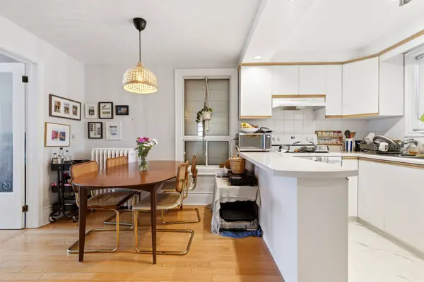 376 Sunnyside AVE, Toronto W01, ON M6R 2R8
