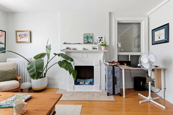 376 Sunnyside AVE, Toronto W01, ON M6R 2R8