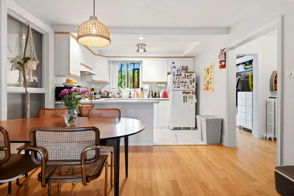 376 Sunnyside AVE, Toronto W01, ON M6R 2R8