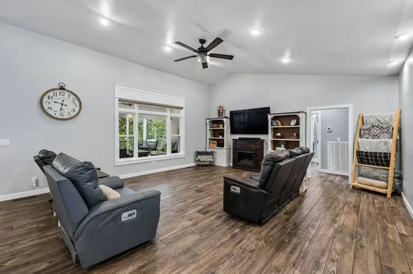 2428 Old Natchez Trace Trl, Camden, TN 38320