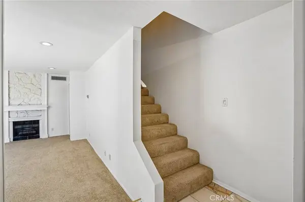 7718 Via Napoli, Burbank, CA 91504