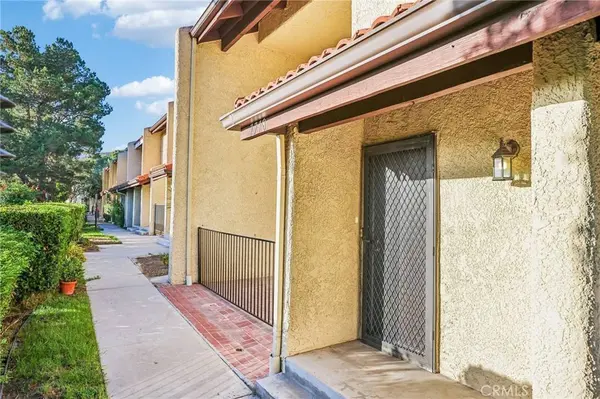 7718 Via Napoli, Burbank, CA 91504