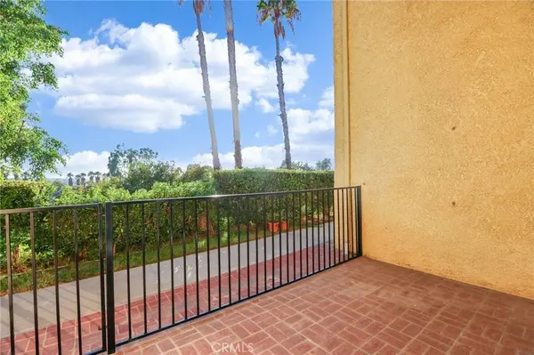 7718 Via Napoli, Burbank, CA 91504