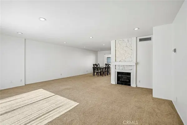 7718 Via Napoli, Burbank, CA 91504