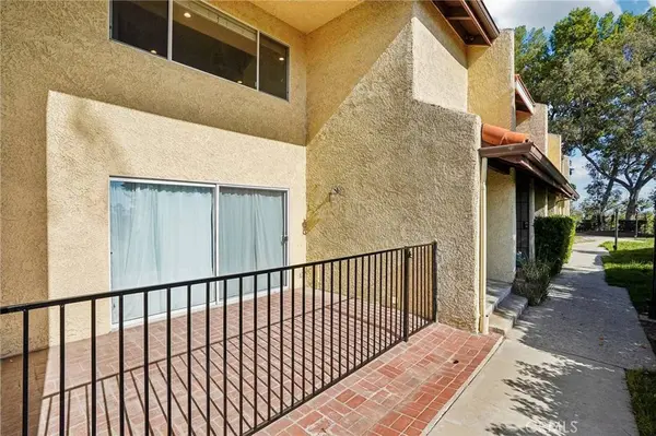 7718 Via Napoli, Burbank, CA 91504