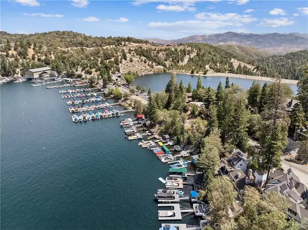 611 S611A - Dock 1/2 double, Lake Arrowhead, CA 92352