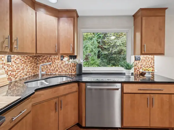 9 Running Stream Rd, Rehoboth, MA 02769