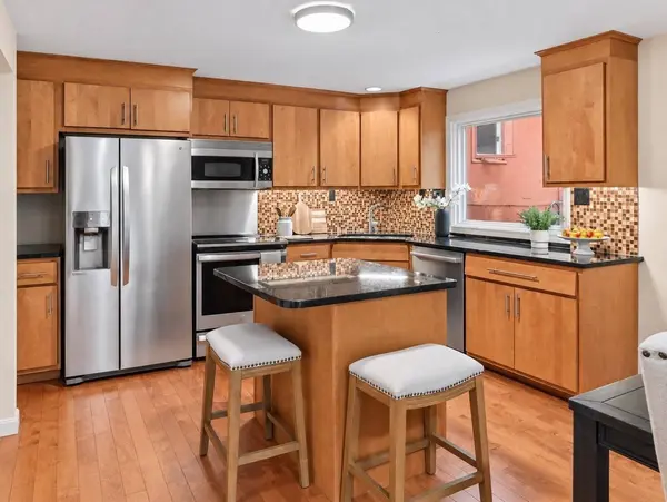 9 Running Stream Rd, Rehoboth, MA 02769