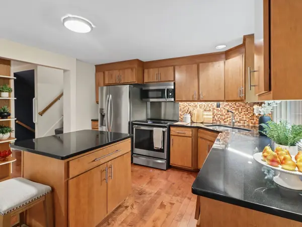 9 Running Stream Rd, Rehoboth, MA 02769