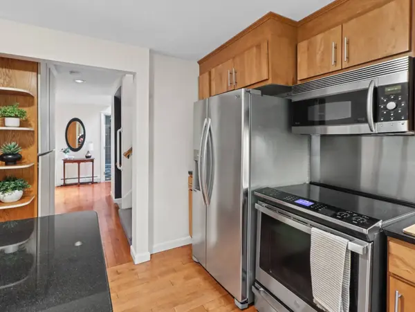 9 Running Stream Rd, Rehoboth, MA 02769