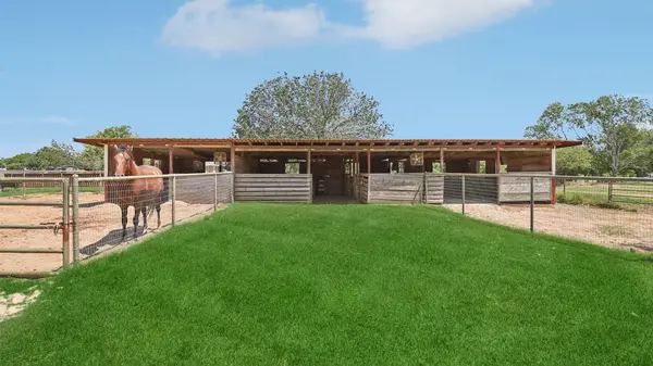 feature image of Double Oak, Texas: Quiet, Private, and Proudly Low-Key
