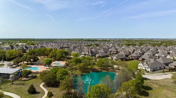 feature image of Oak Point, Texas: Quiet Lakeside Living with a Hidden-Gem Feel 