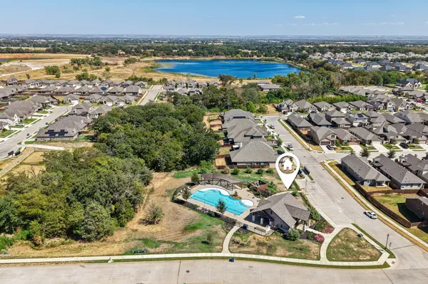 925 King St, Aubrey, TX 76227-4654