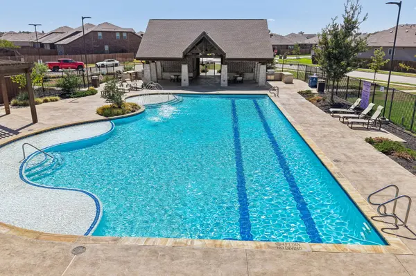 925 King St, Aubrey, TX 76227-4654