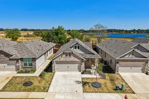 925 King St, Aubrey, TX 76227-4654