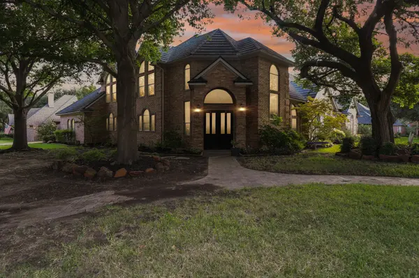 2700 Cottonwood Ln, Colleyville, TX 76034-5122