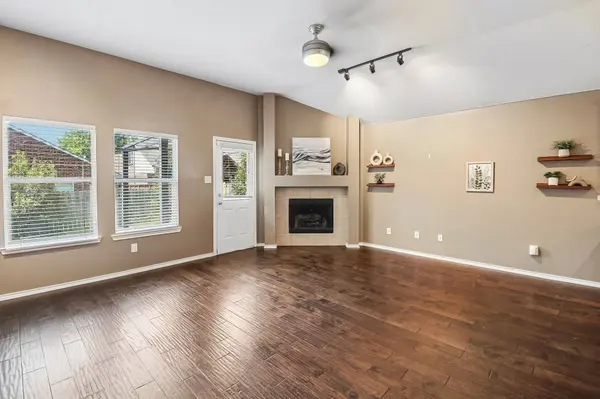 6008 Marsh Rail DR, Denton, TX 76208