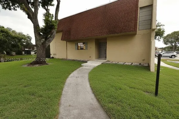 8985 Palm Tree Ln #8985, Pembroke Pines, FL 33024