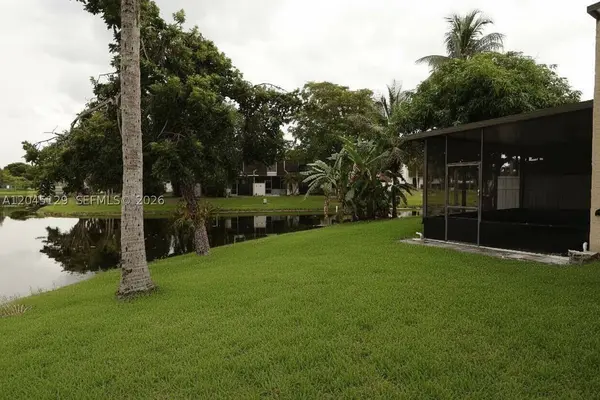8985 Palm Tree Ln #8985, Pembroke Pines, FL 33024