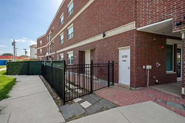 251 S Mill ST #380, Lewisville, TX 75057