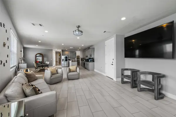 251 S Mill ST #380, Lewisville, TX 75057