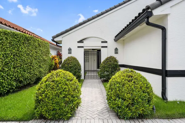 8268 BOB O LINK, West Palm Beach, FL 33412