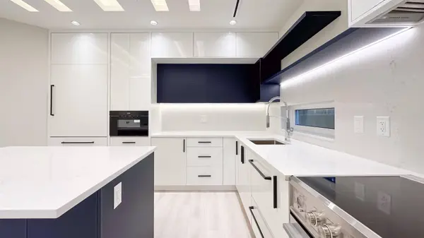 2373 W 7th ST, Vancouver, BC V6K 1Y4