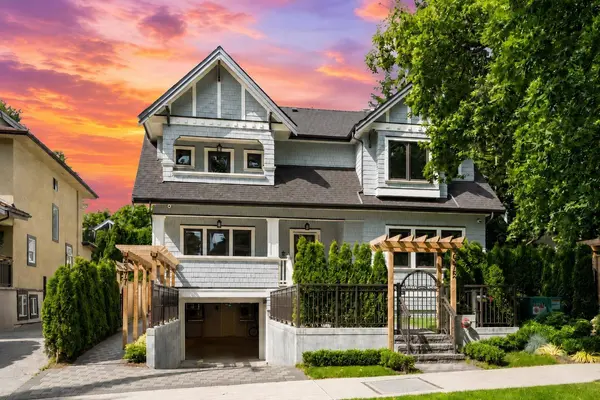 2373 W 7th ST, Vancouver, BC V6K 1Y4