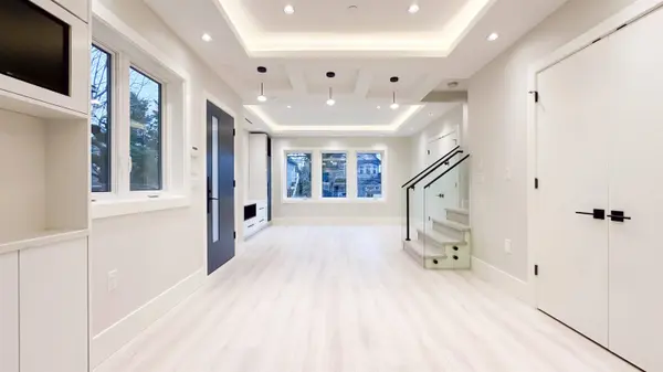 2373 W 7th ST, Vancouver, BC V6K 1Y4