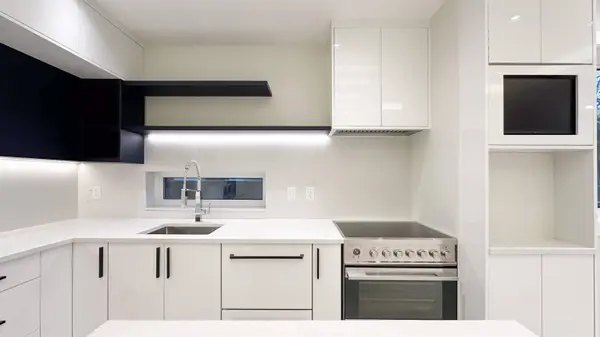 2373 W 7th ST, Vancouver, BC V6K 1Y4