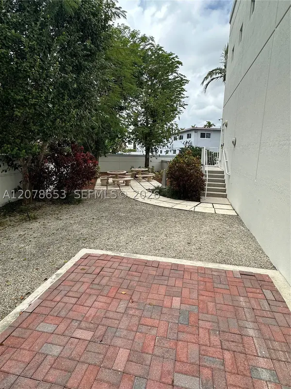 9830 SW 77th Ave, Miami, FL 33156