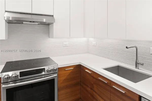5555 Collins Ave #17J, Miami Beach, FL 33140