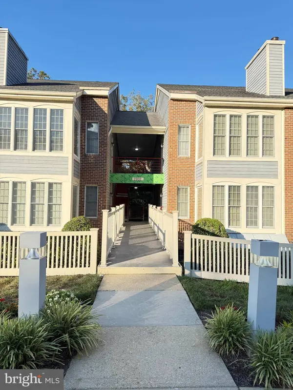 2702 SUMMERVIEW WAY #103