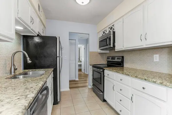 10106 W 96th-#C TER, Overland Park, KS 66214