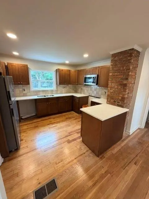 400 W 86th TER, Kansas City, MO 64114