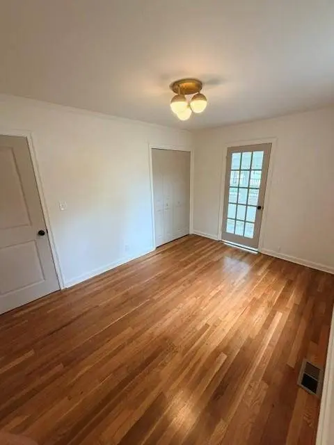 400 W 86th TER, Kansas City, MO 64114