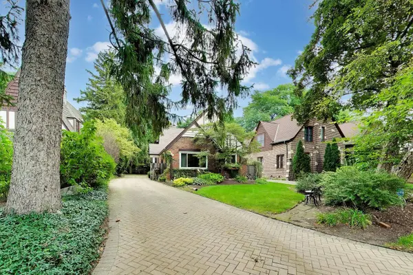1216 E Mayfair RD, Arlington Heights, IL 60004