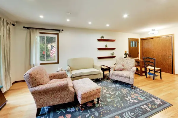 1216 E Mayfair RD, Arlington Heights, IL 60004