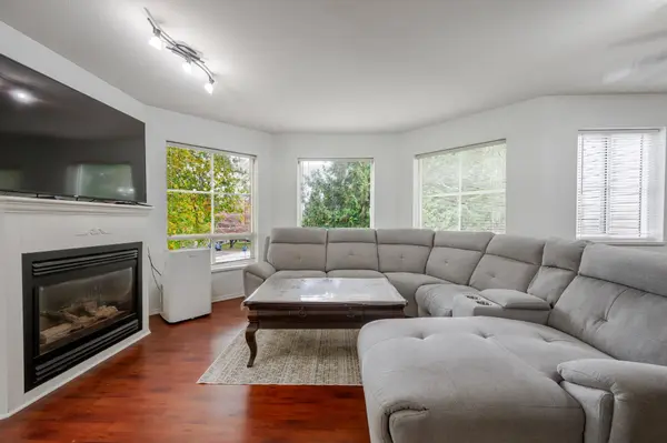 2435 Center ST #302, Abbotsford, BC V2T 2N4