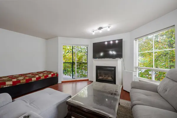 2435 Center ST #302, Abbotsford, BC V2T 2N4