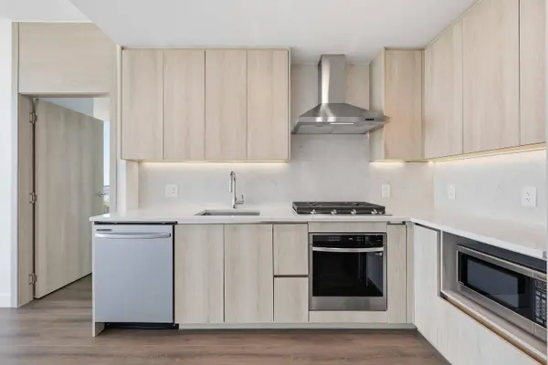 10750 135a ST #2908, Surrey, BC V3T 0V4