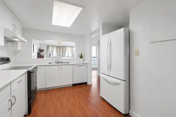 14881 103a AVE #1701, Surrey, BC V3R 0M5