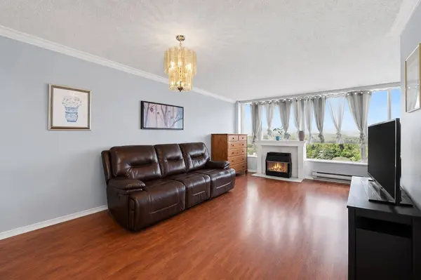 14881 103a AVE #1701, Surrey, BC V3R 0M5